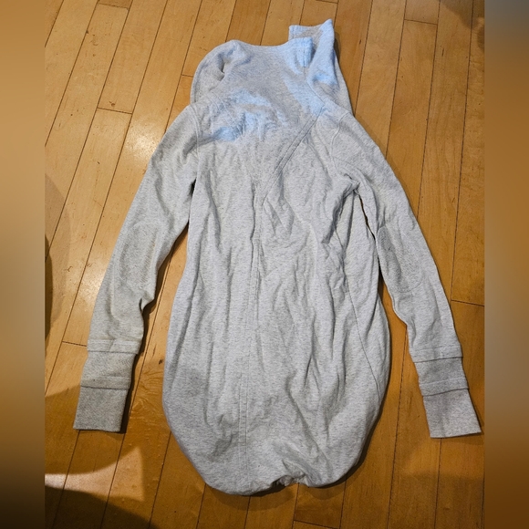 Lululemon savasana wrap please read SMALL STAIN - Picture 2 of 7